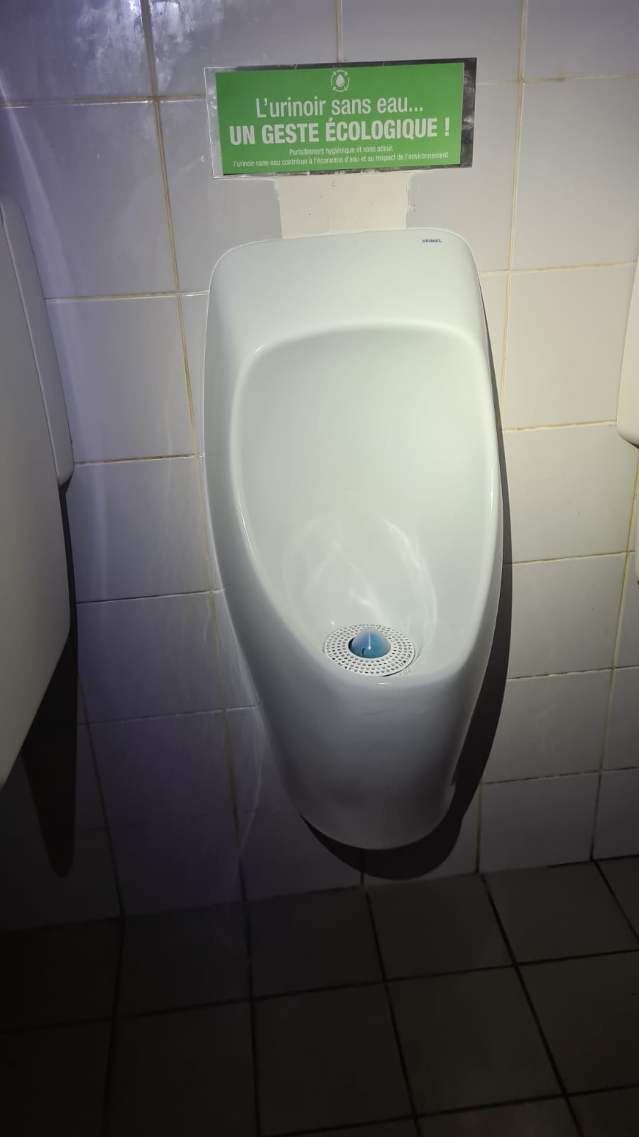 Urinoir sans eau — installation économe et écologique