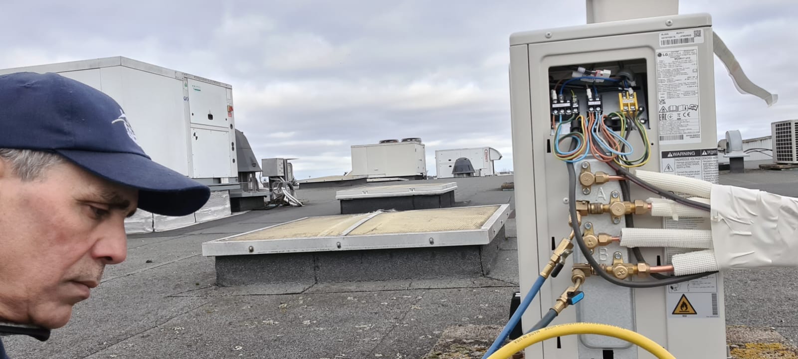 Maintenance rooftop — raccordement frigorifique et électrique unité LG