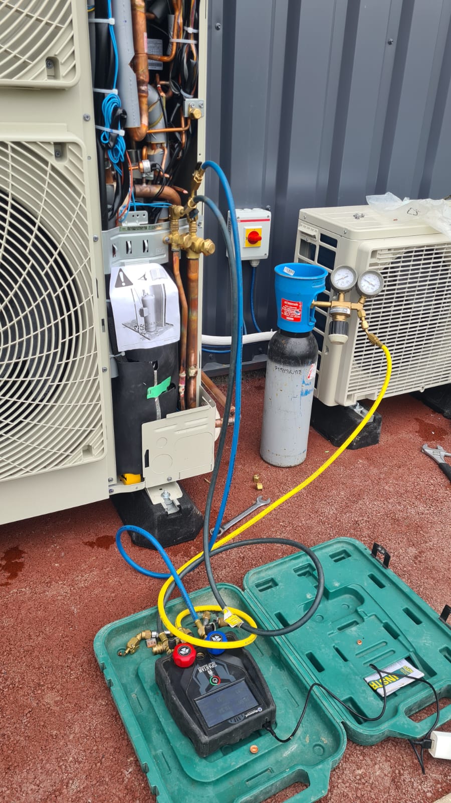 Installation groupes extérieurs Daikin VRV