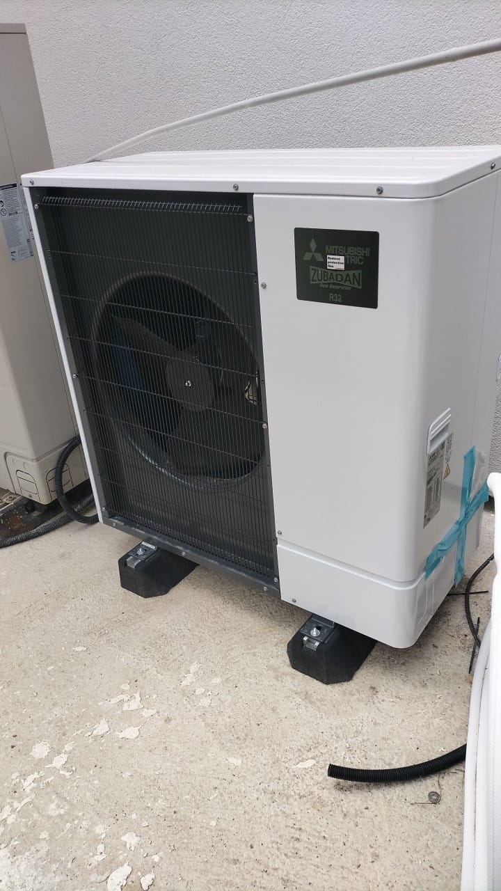 Pompe à chaleur Mitsubishi Zubadan R32 — installation extérieure