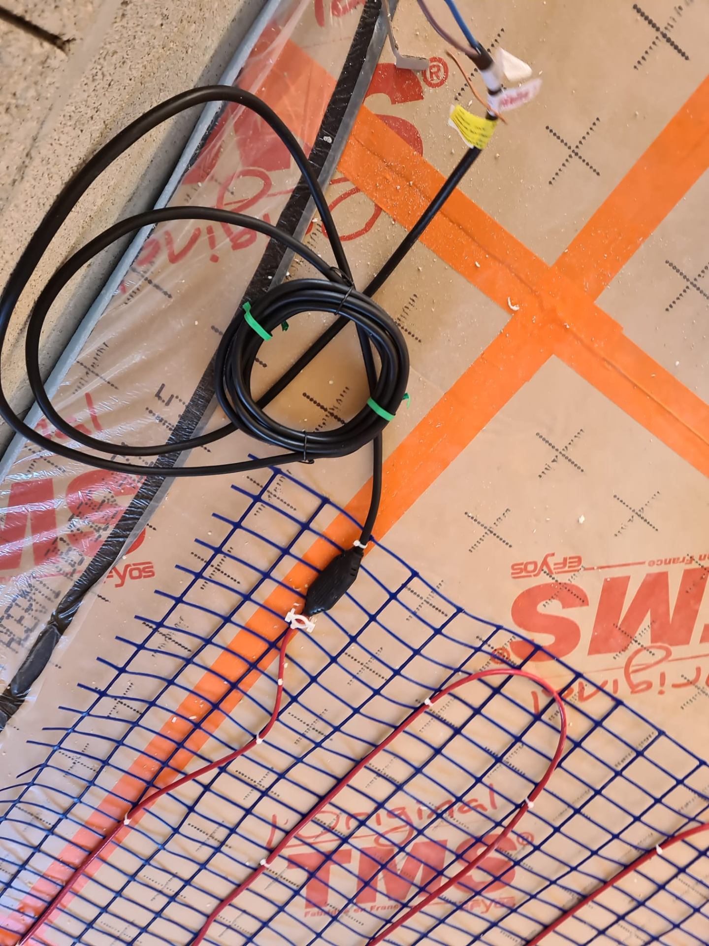 Raccordement câble chauffant — sonde de sol et alimentation