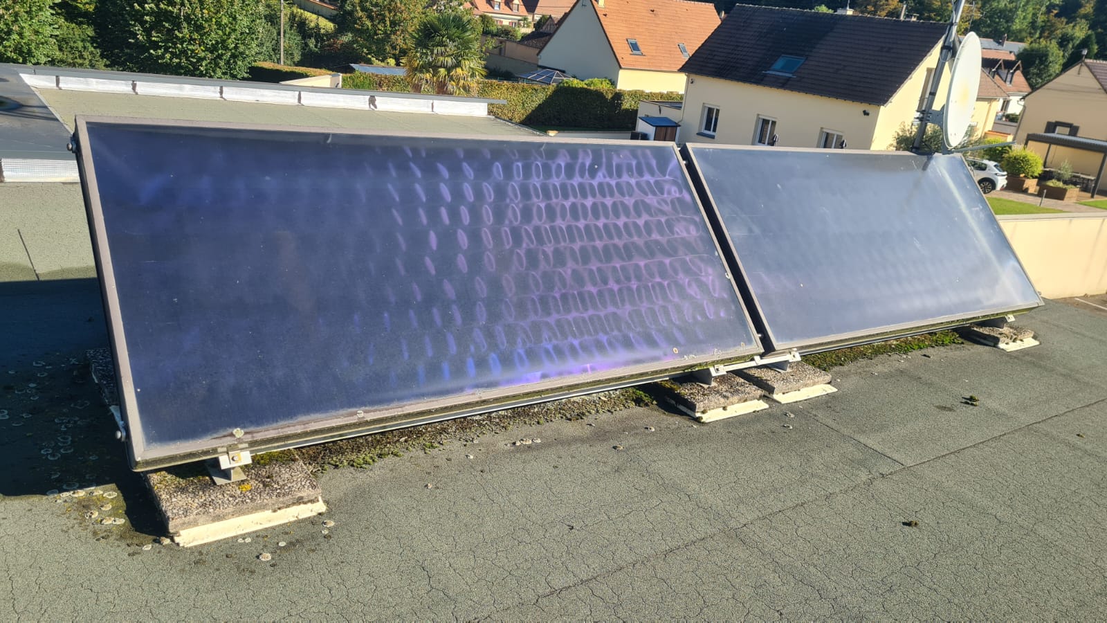 Panneaux solaires thermiques — toiture-terrasse
