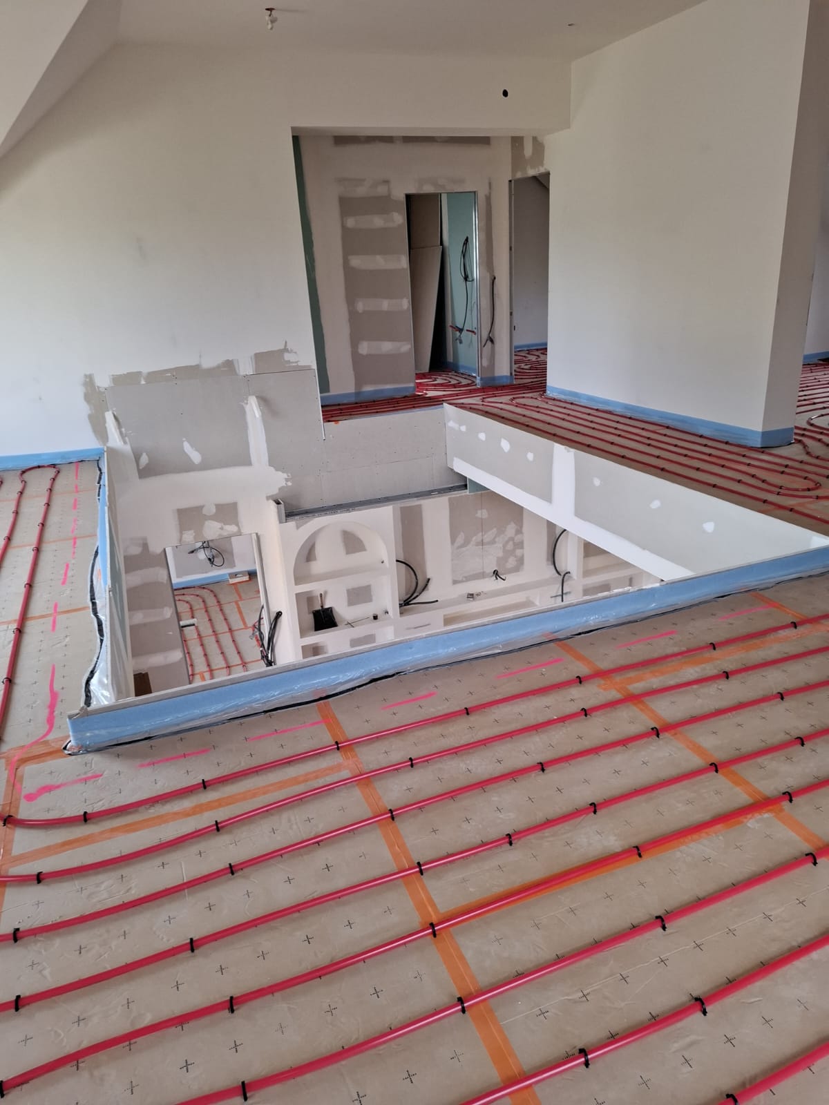 Maison neuve — pose plancher chauffant avant chape