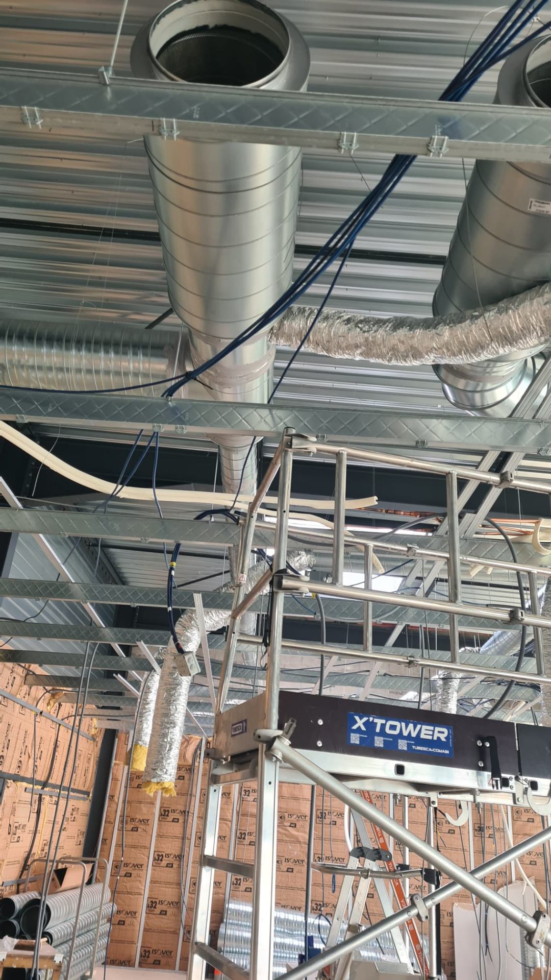 Réseau aéraulique gainable — bâtiment industriel