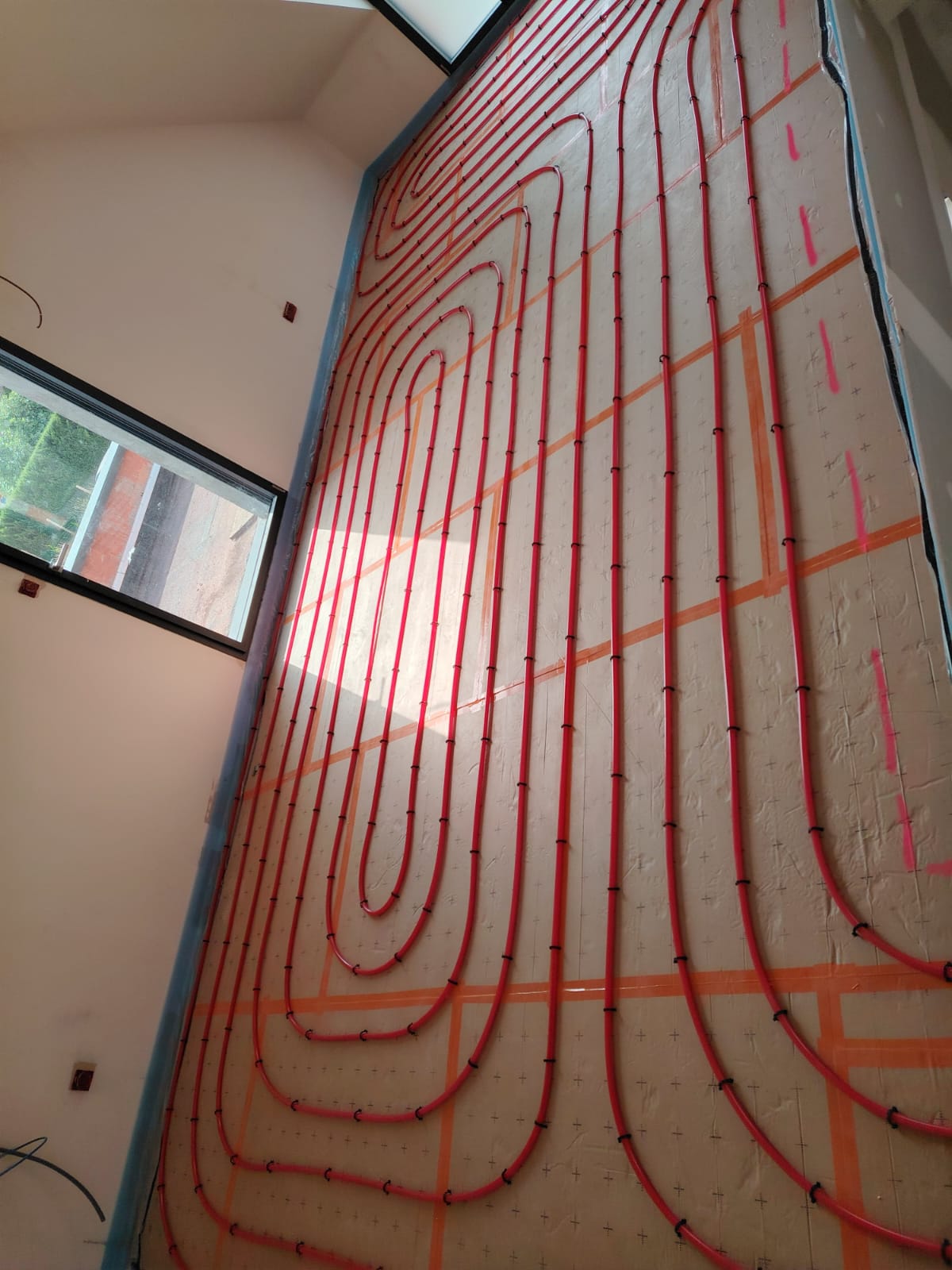Plancher chauffant mural — pose des boucles PER